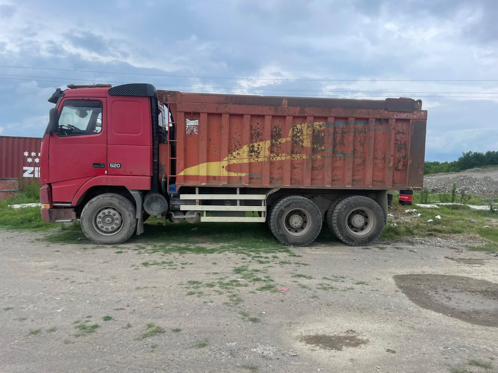 იყიდება VOLVO 1999 წლიანი
