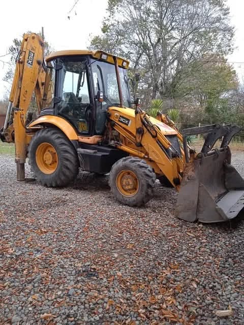 იყიდება JCB 3CX