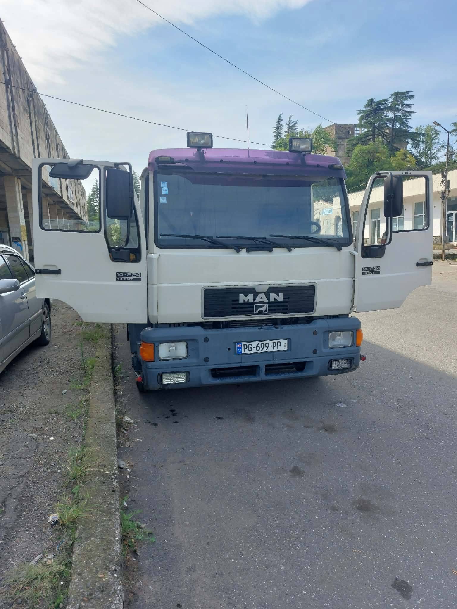 იყიდება MAN თვითმცლელი კარგ მდგომარეობაში